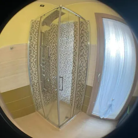 Alojamento de Acomodação e Pequeno-almoço L'arcobaleno Di Chia Cin It11101ce 3*